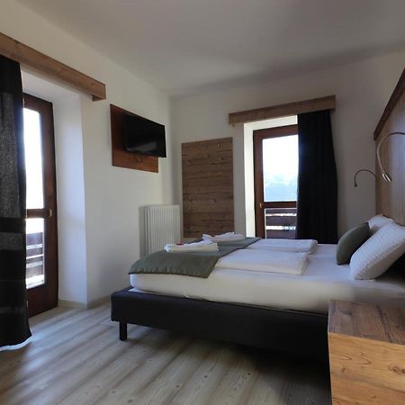 Hotel Alla Rocca Varena Esterno foto
