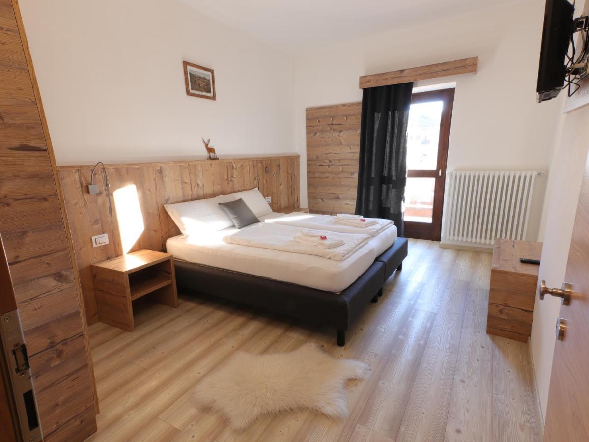 Hotel Alla Rocca Varena Esterno foto