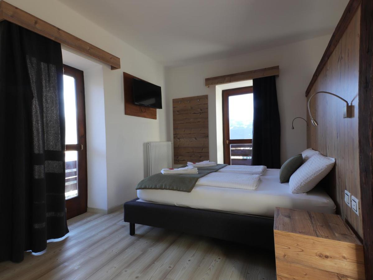 Hotel Alla Rocca Varena Esterno foto