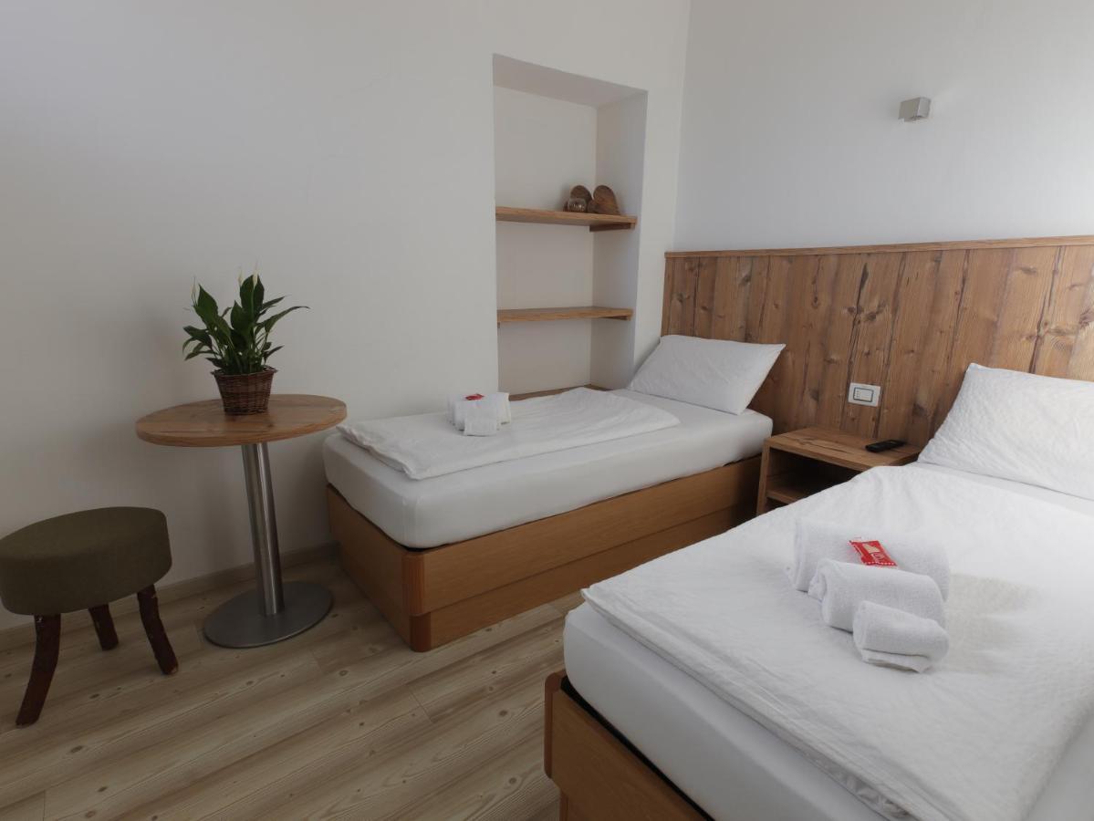 Hotel Alla Rocca Varena Esterno foto