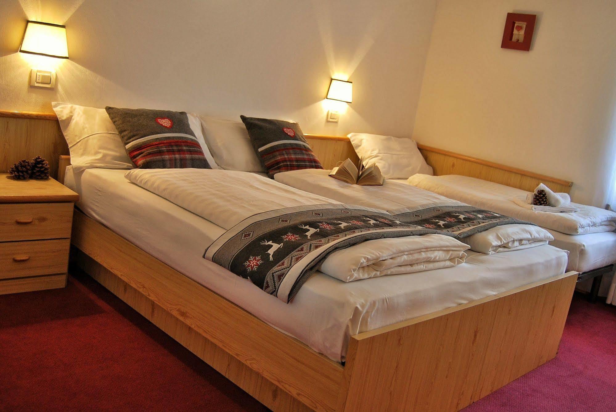 Hotel Alla Rocca Varena Esterno foto