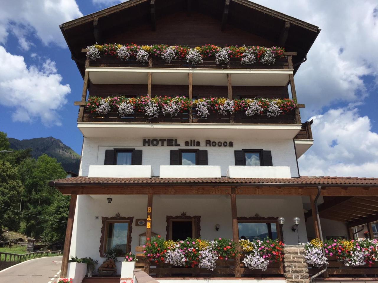 Hotel Alla Rocca Varena Esterno foto